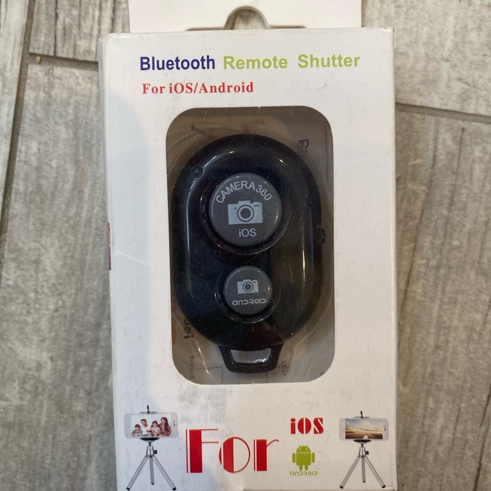 NWT Bluetooth Remote Shutter for iOS/Android - Black